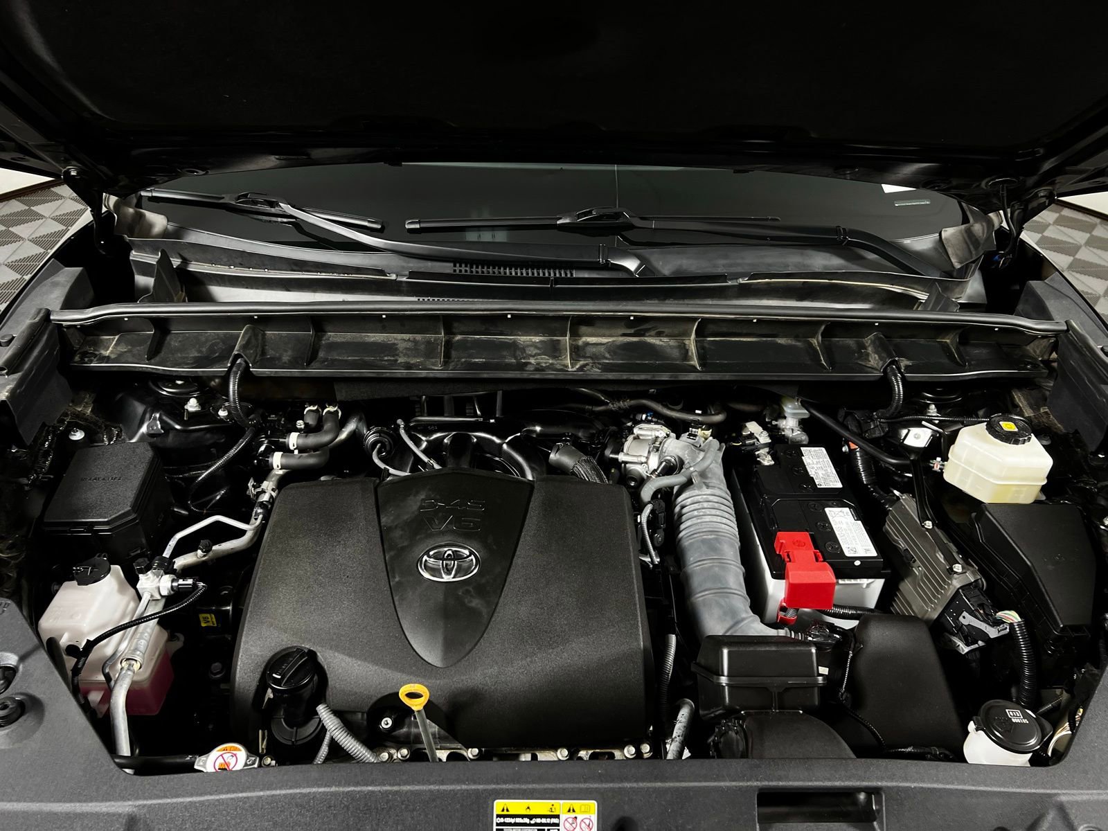 Used 2022 Toyota Highlander XLE FWD image 9