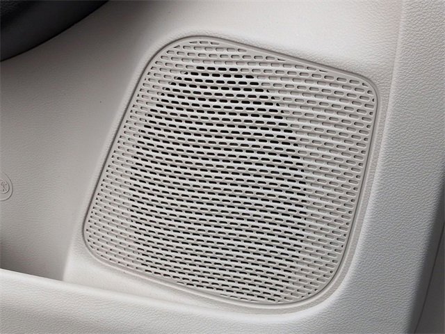 Certified 2024 Chrysler Pacifica Touring-L image 16