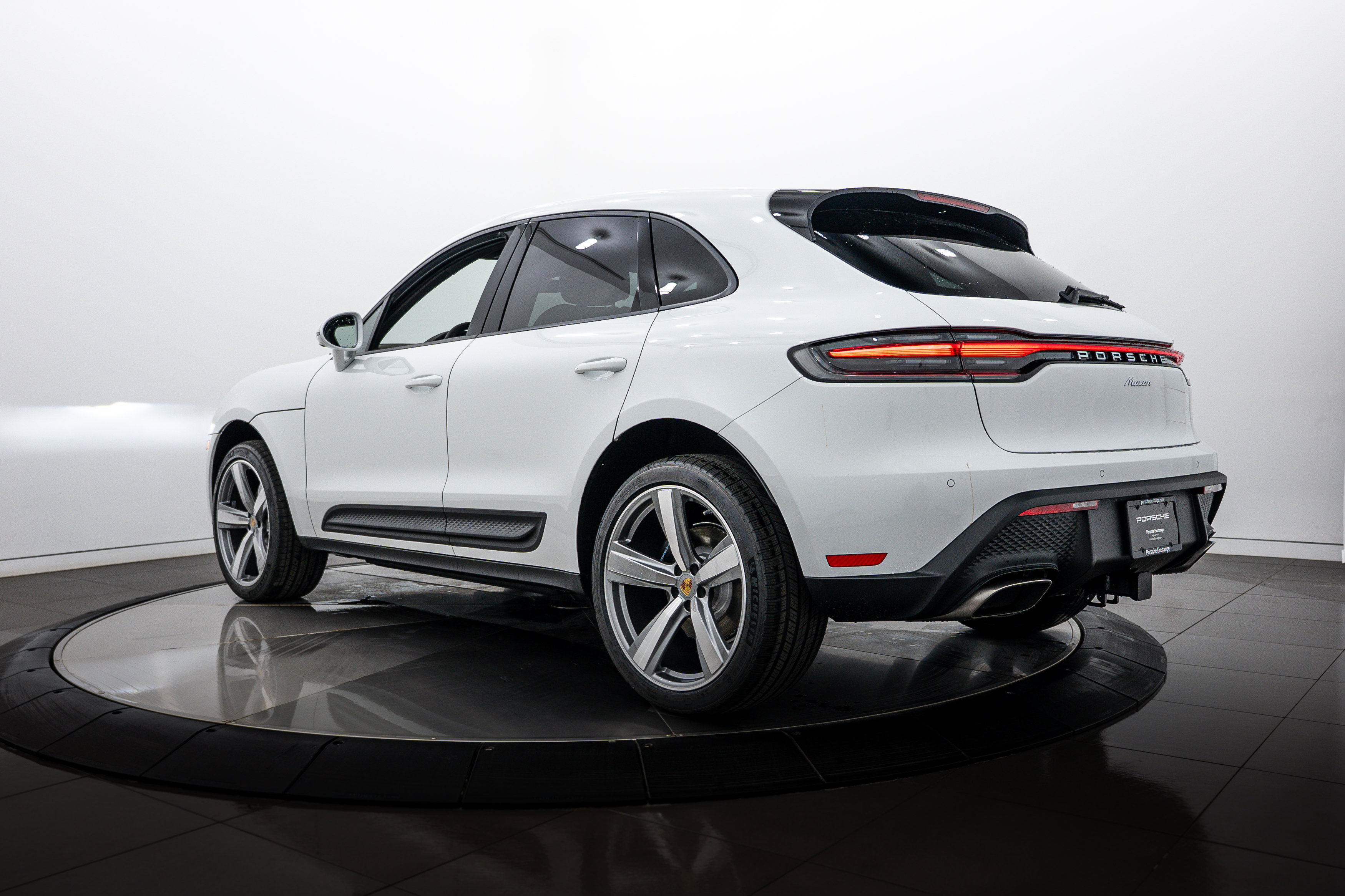 New 2026 Porsche Macan AWD/4WD image 3