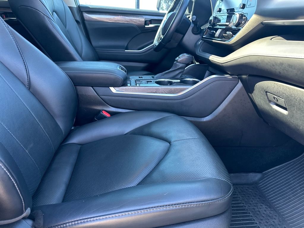Used 2021 Toyota Highlander Limited image 42
