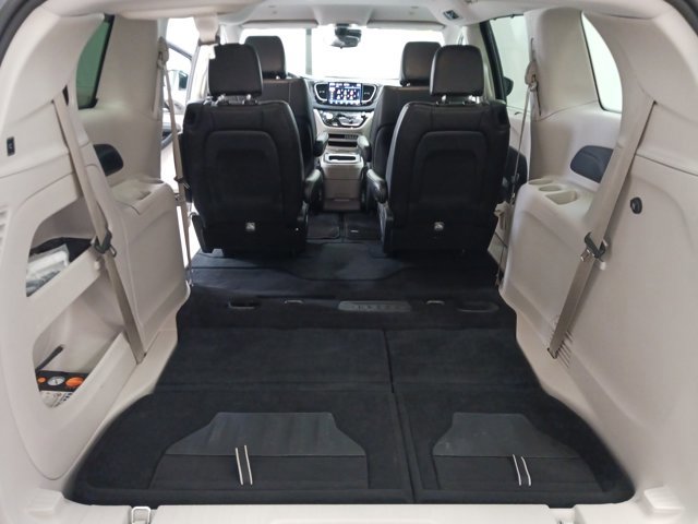 Used 2024 Chrysler Pacifica Touring-L image 27