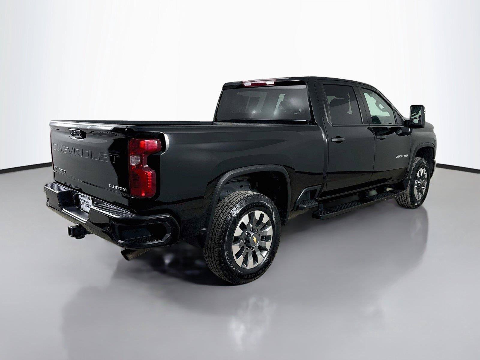 Used 2024 Chevrolet Silverado 2500 Custom w/ Custom Value Package AWD/4WD image 9