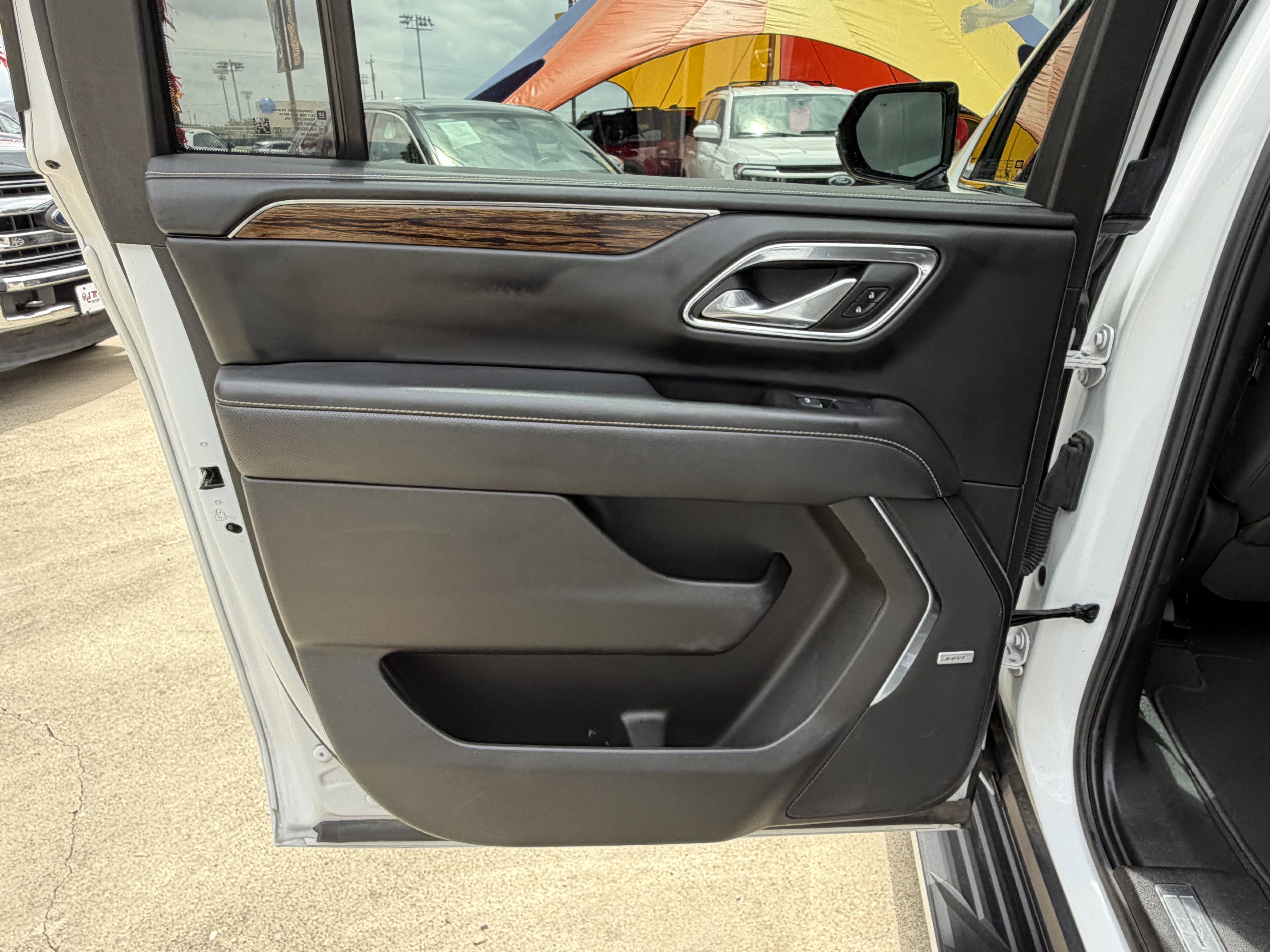 Used 2023 Chevrolet Suburban Premier RWD image 15