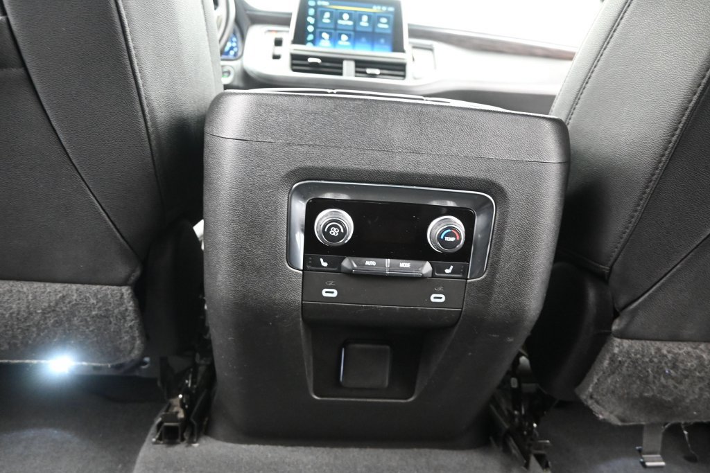 Used 2022 Chevrolet Suburban Z71 w/ Luxury Package AWD/4WD image 20