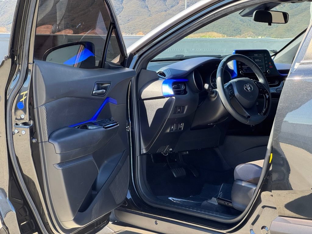 Used 2020 Toyota C-HR XLE FWD image 8