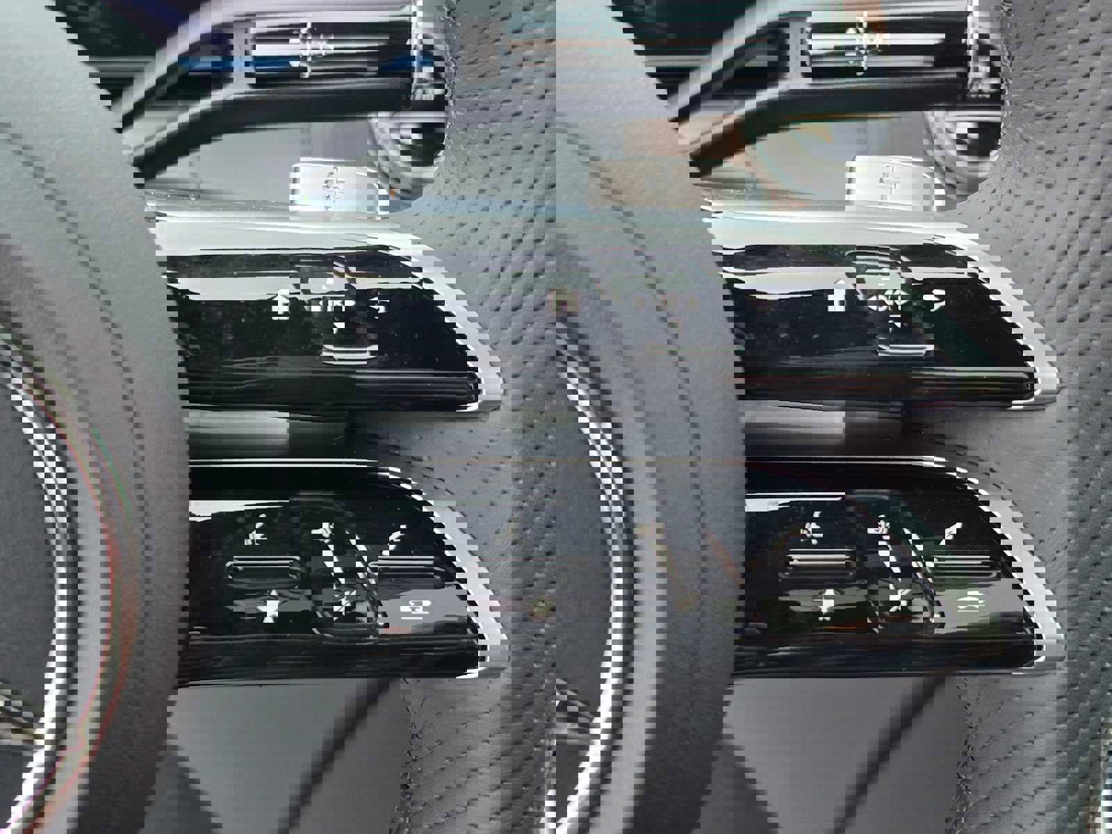 Used 2025 Mercedes-Benz GLC 350e 4MATIC image 36