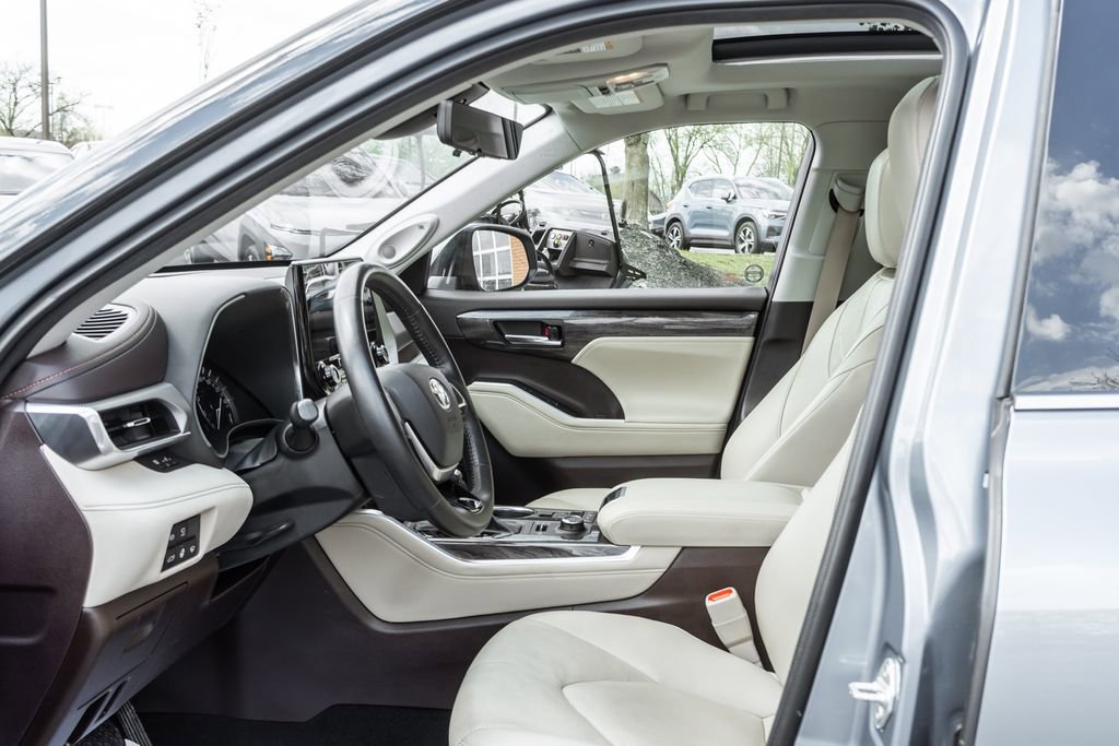 Used 2020 Toyota Highlander Platinum image 27
