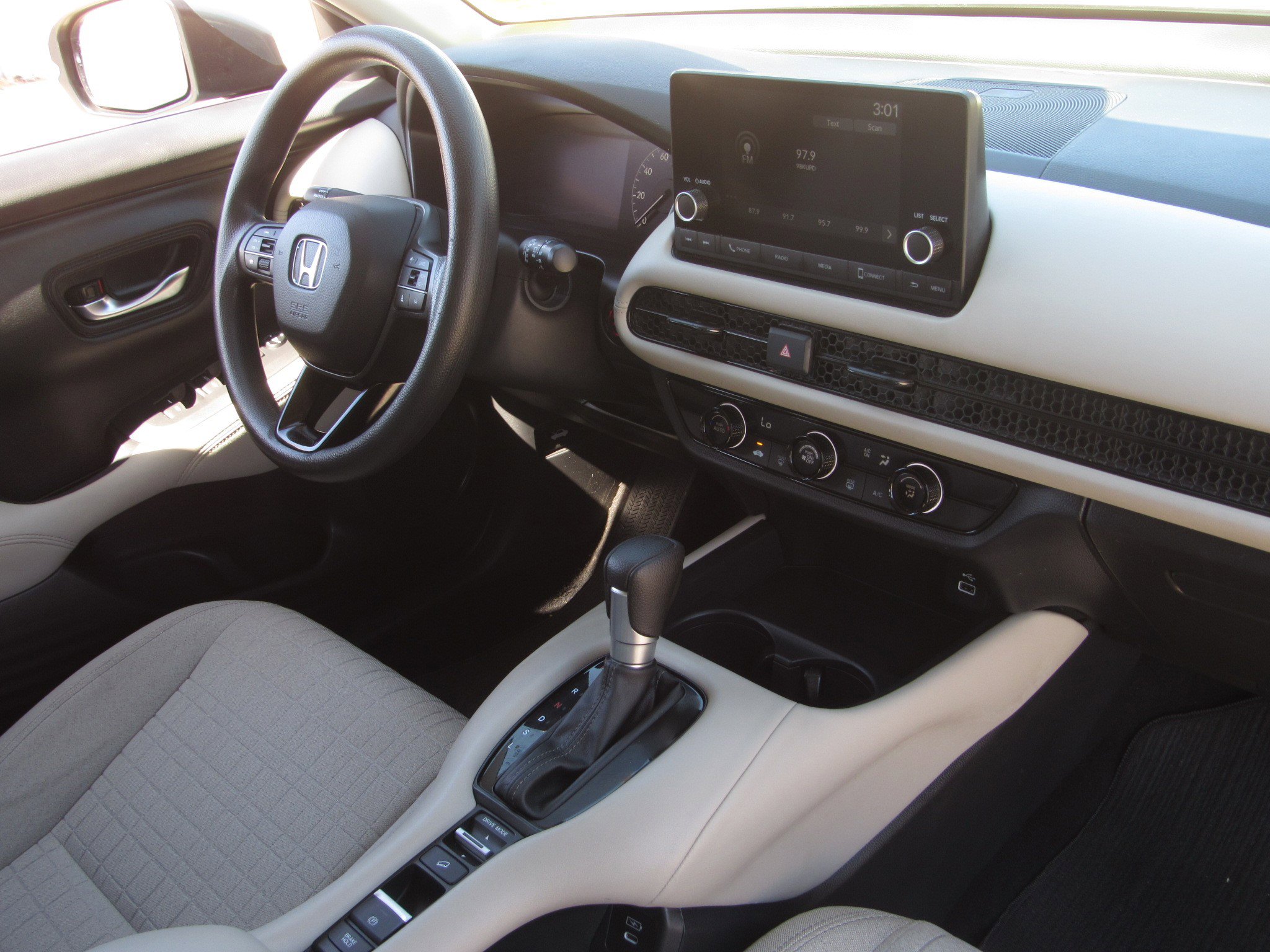 Certified 2024 Honda HR-V LX image 9