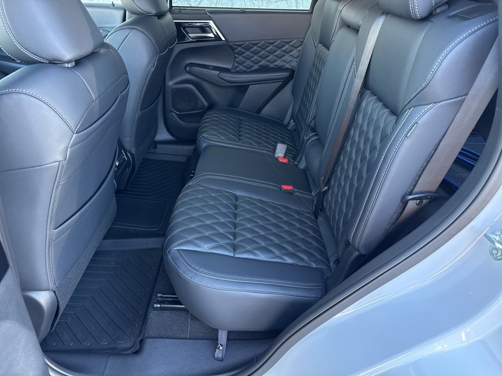 New 2025 Mitsubishi Outlander SEL image 25