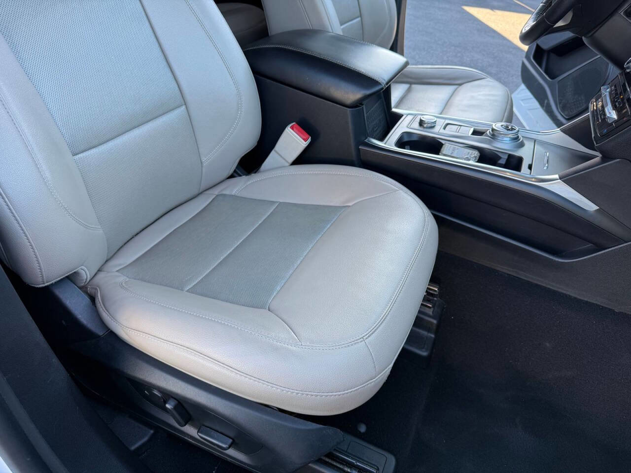 Used 2021 Ford Explorer Limited w/ Equipment Group 301A image 13