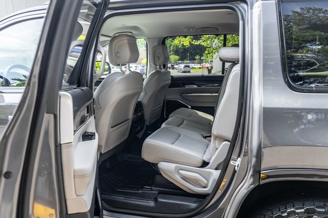 Used 2024 Jeep Wagoneer 4WD w/ Convenience Group I image 21