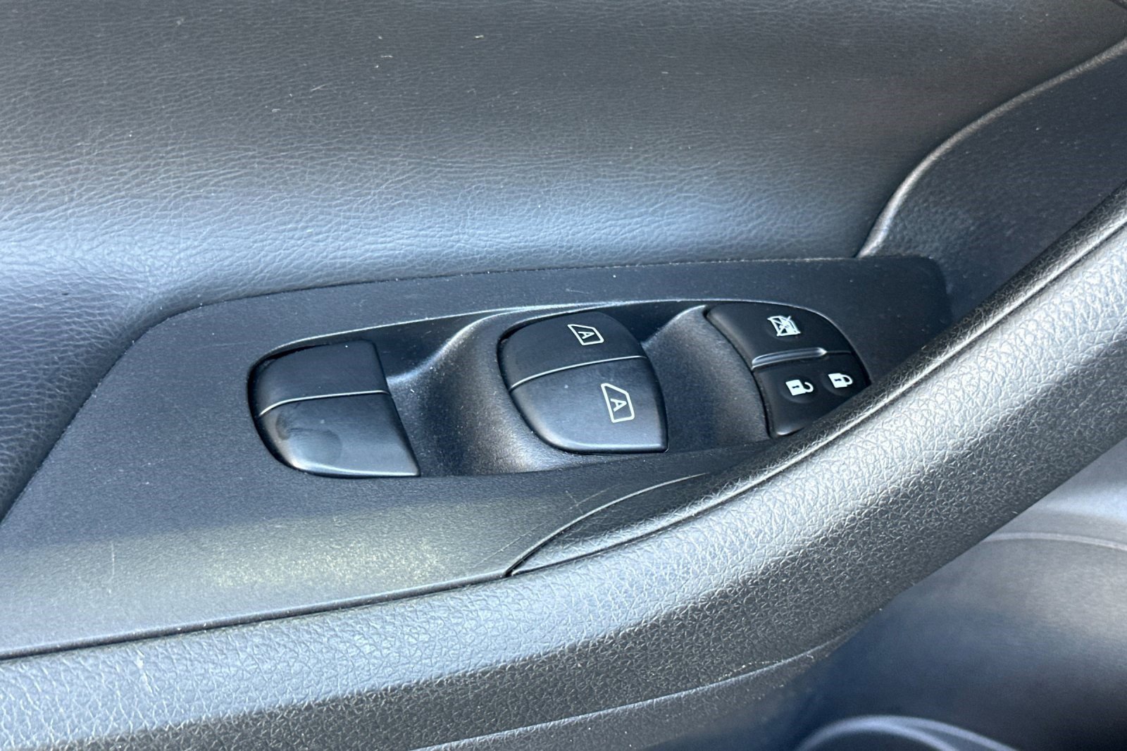 Used 2015 Nissan Altima 3.5 SL FWD image 13