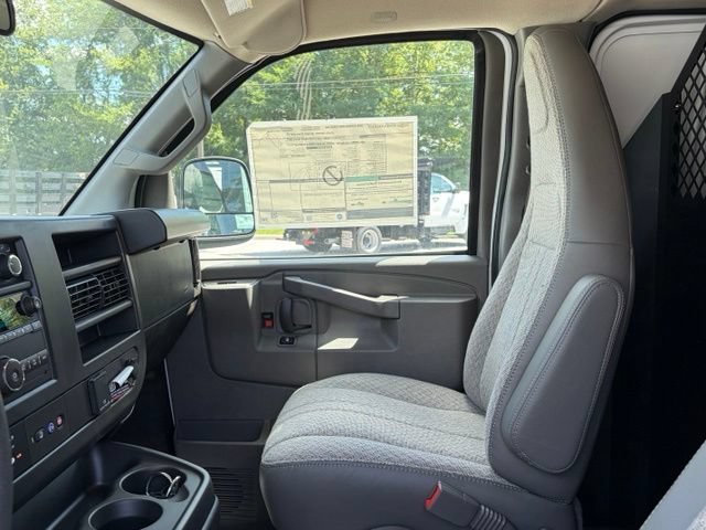 New 2026 Chevrolet Express 2500 w/ Driver Convenience Package RWD image 32
