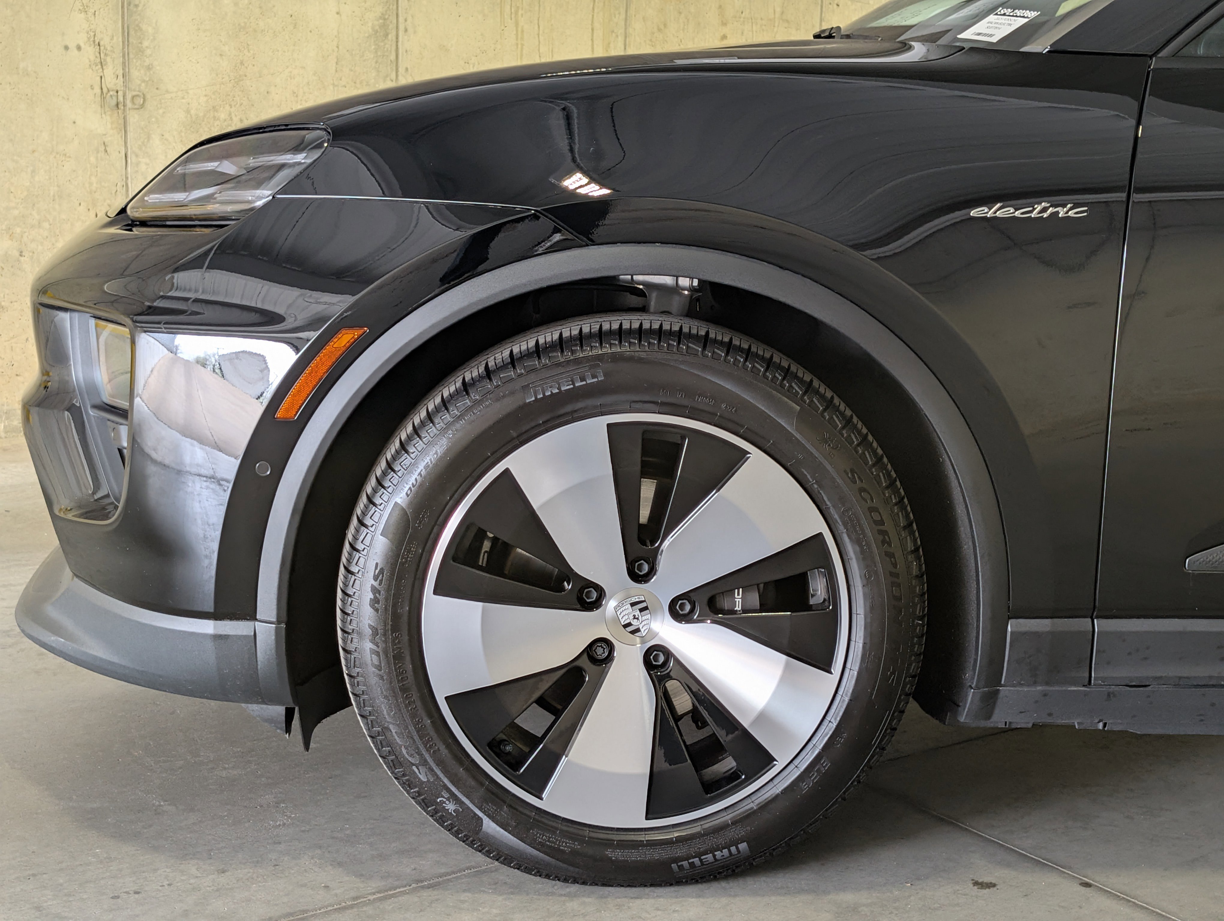 Certified 2025 Porsche Macan Electric image 14