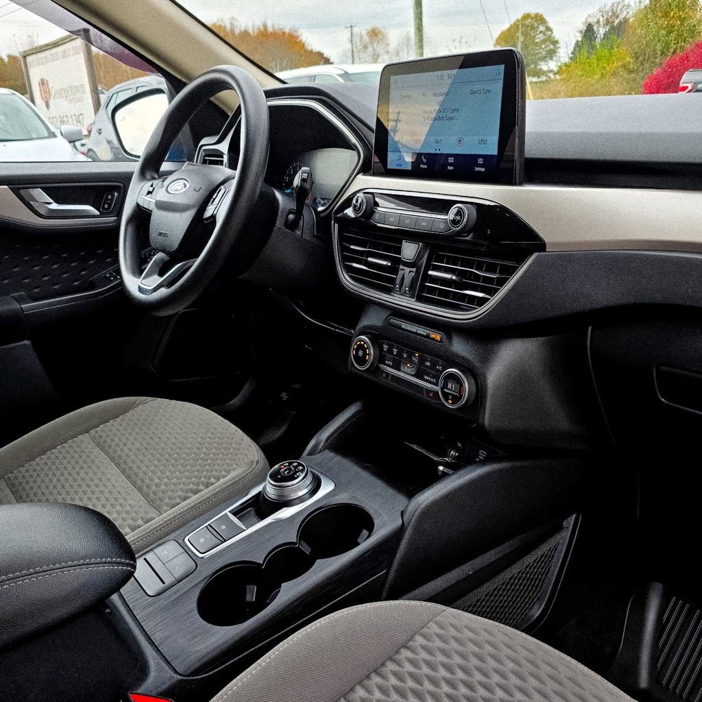 Used 2020 Ford Escape SE image 24