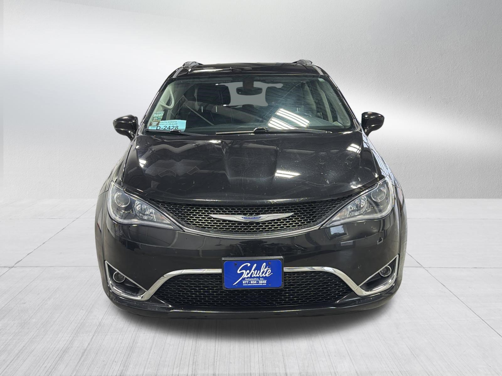 Used 2019 Chrysler Pacifica Touring-L image 2