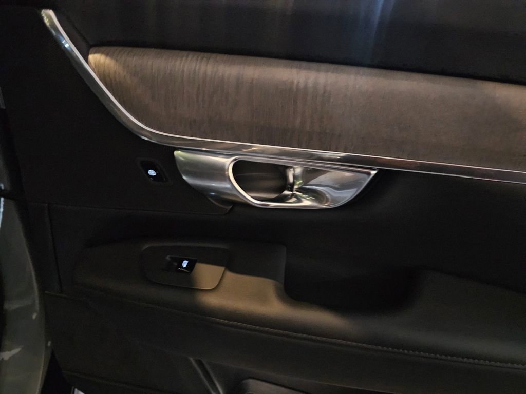 Certified 2025 Volvo V90 B6 Cross Country Plus image 10
