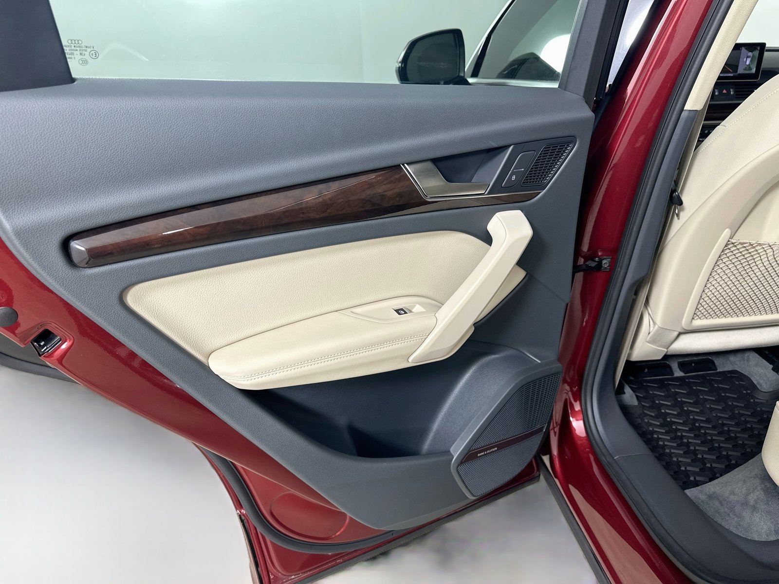 Used 2020 Audi Q5 e Prestige w/ Prestige Package AWD/4WD image 36