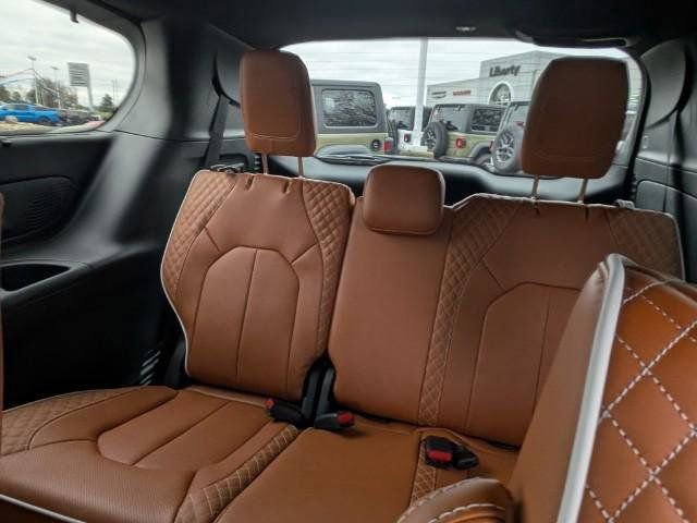 New 2026 Chrysler Pacifica Pinnacle image 11