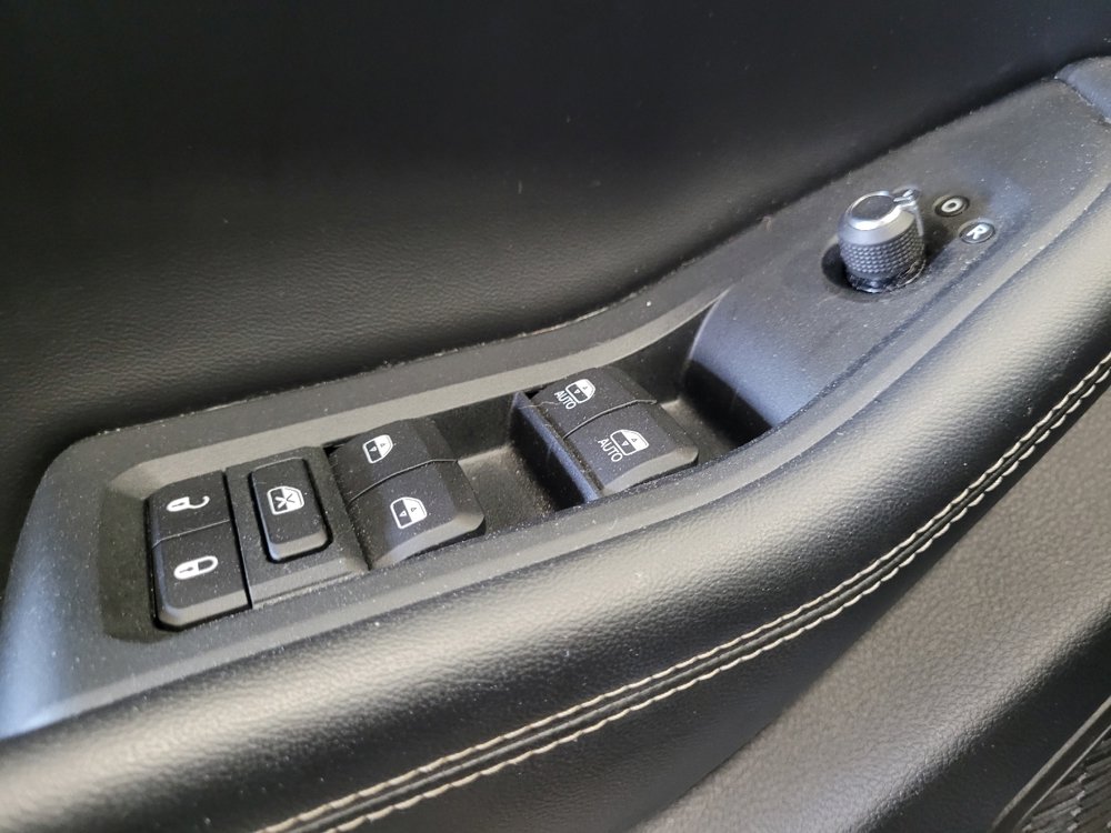 Used 2023 Jeep Grand Cherokee Laredo AWD/4WD image 27