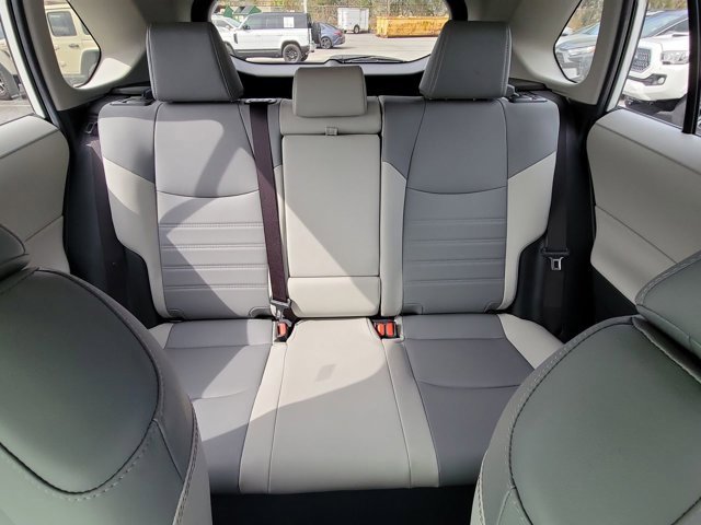 Used 2022 Toyota RAV4 XLE Premium image 5