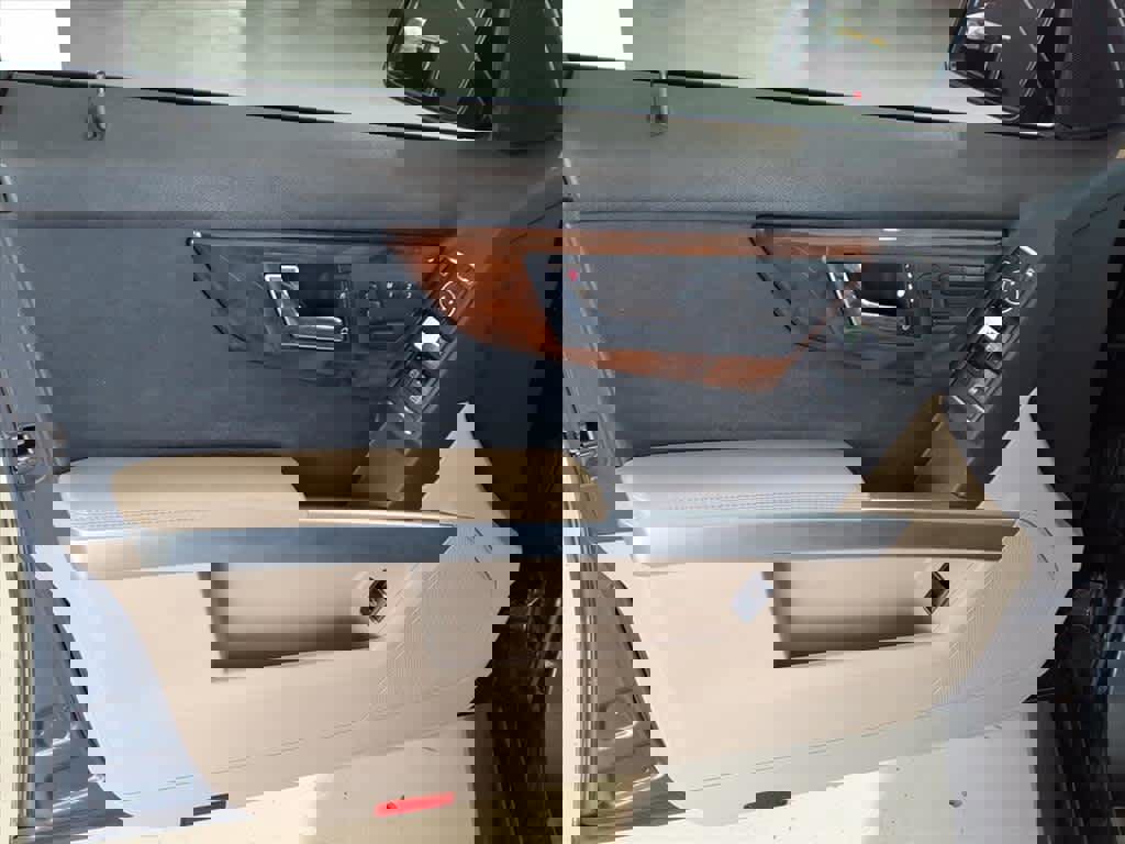 Used 2010 Mercedes-Benz GLK 350 4MATIC image 10