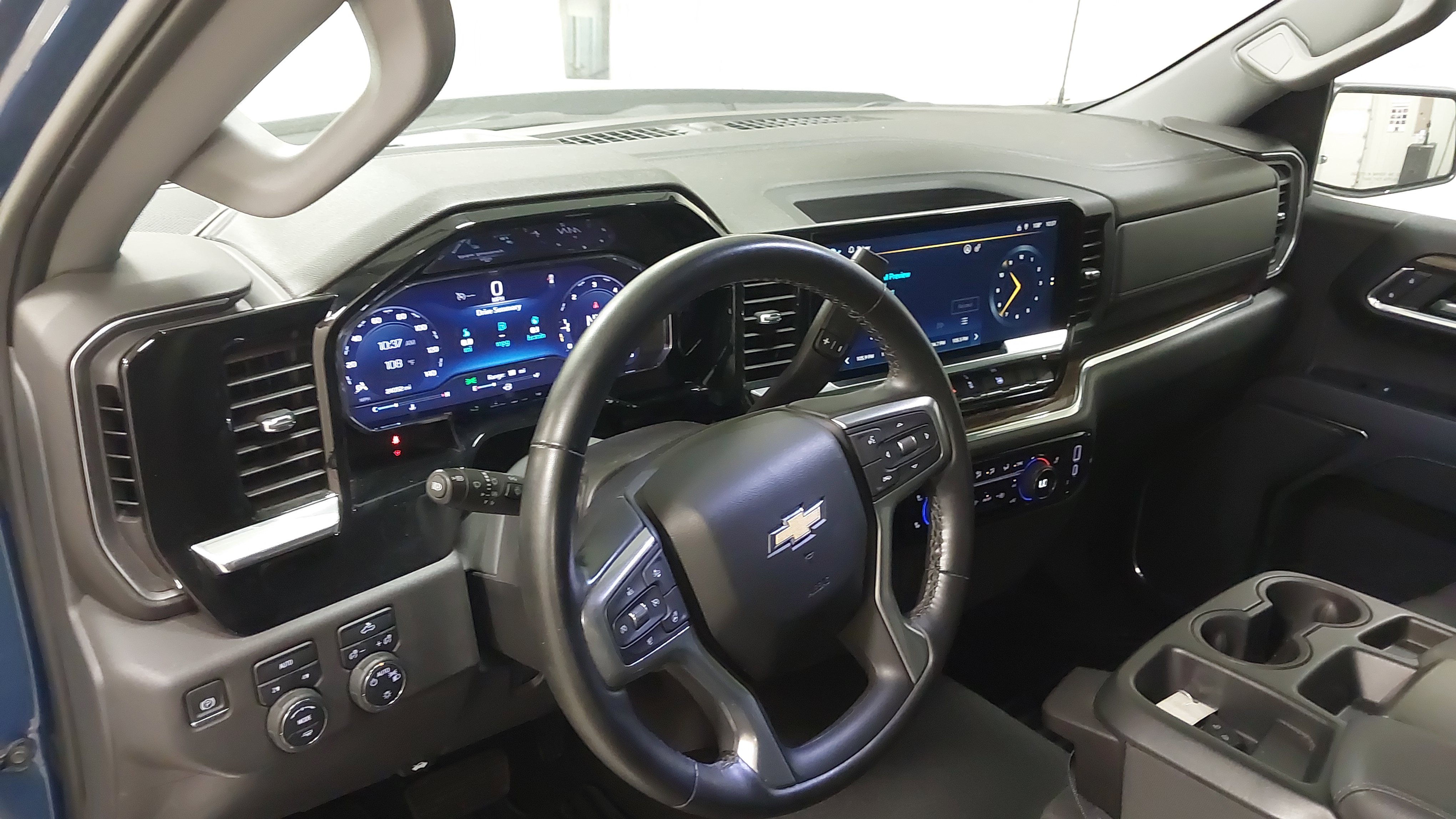 Used 2024 Chevrolet Silverado 1500 LT AWD/4WD image 17