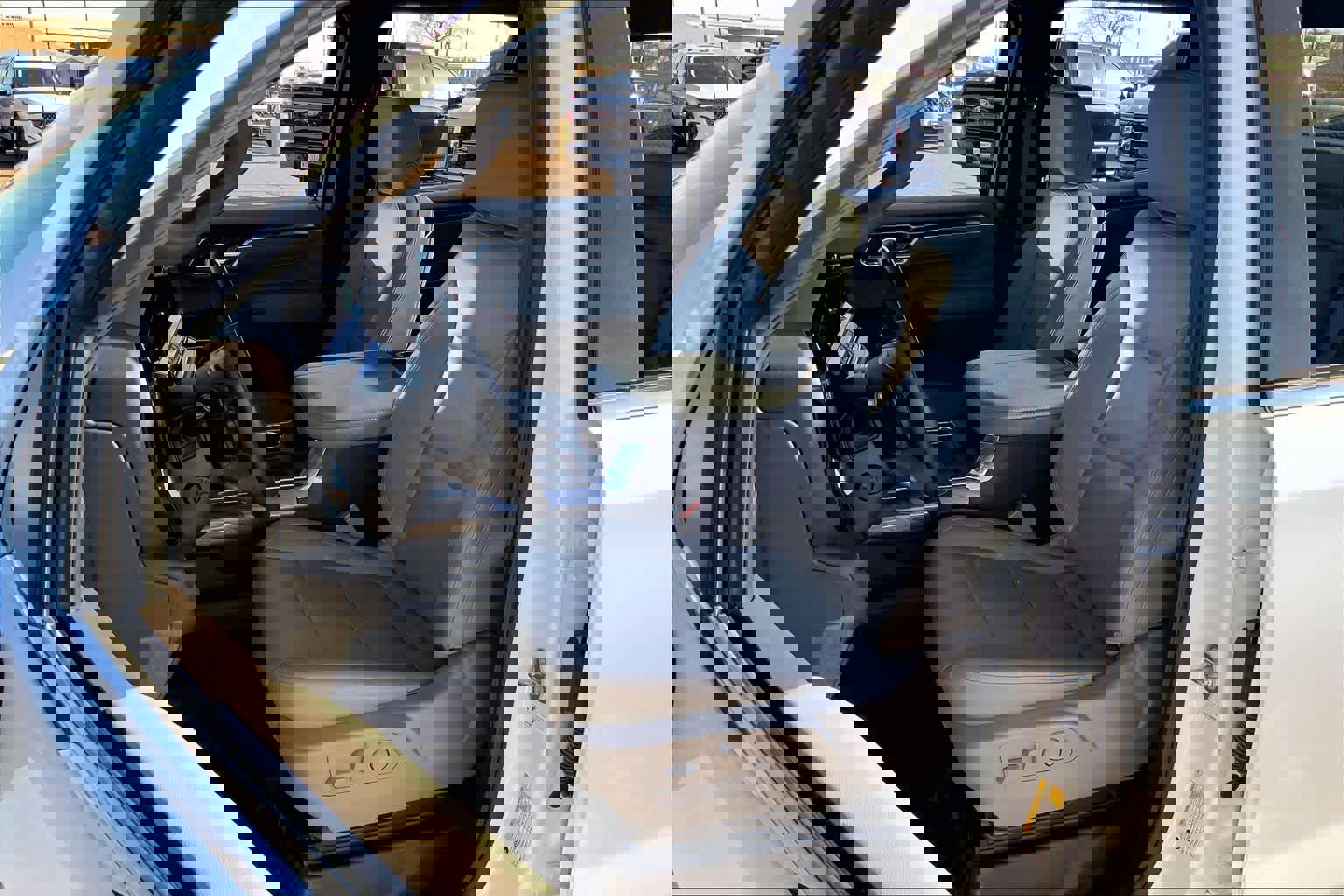 Used 2024 Chevrolet Silverado 1500 LTZ image 8