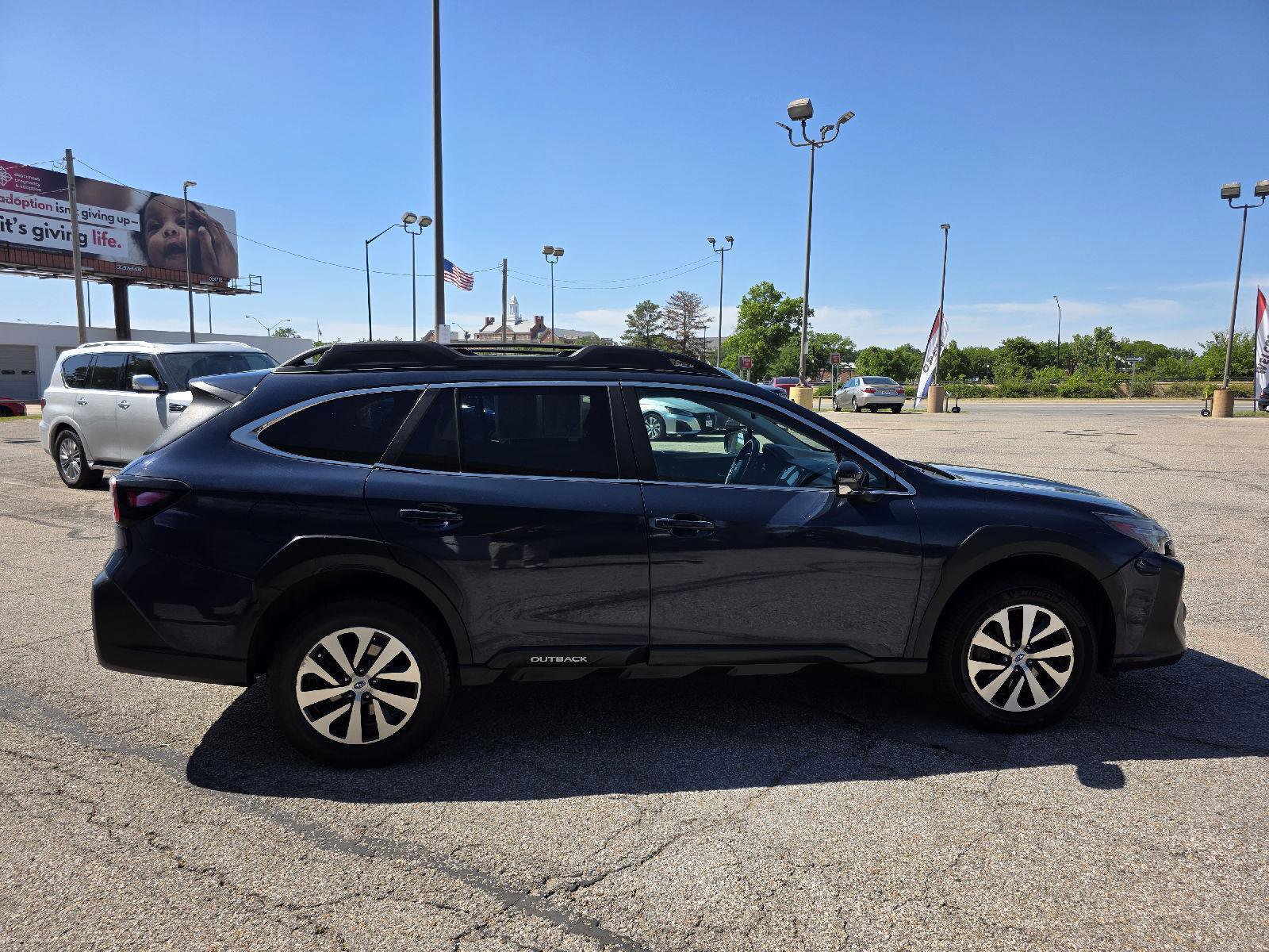 Used 2023 Subaru Outback Premium AWD/4WD image 4