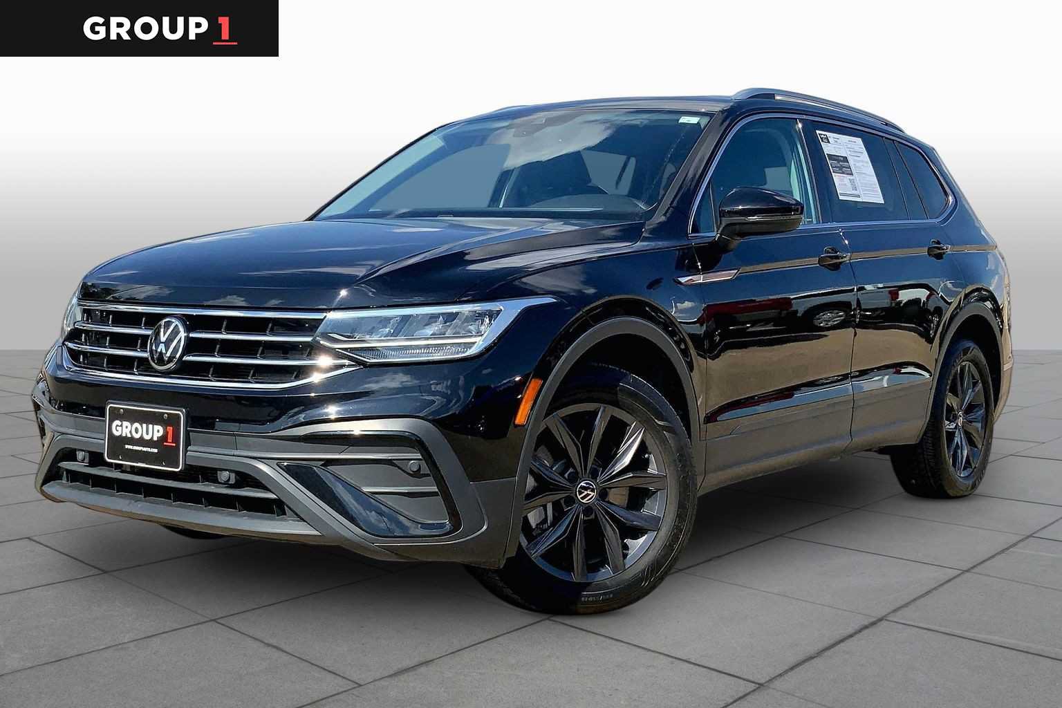 Used 2023 Volkswagen Tiguan SE w/ Panoramic Sunroof Package