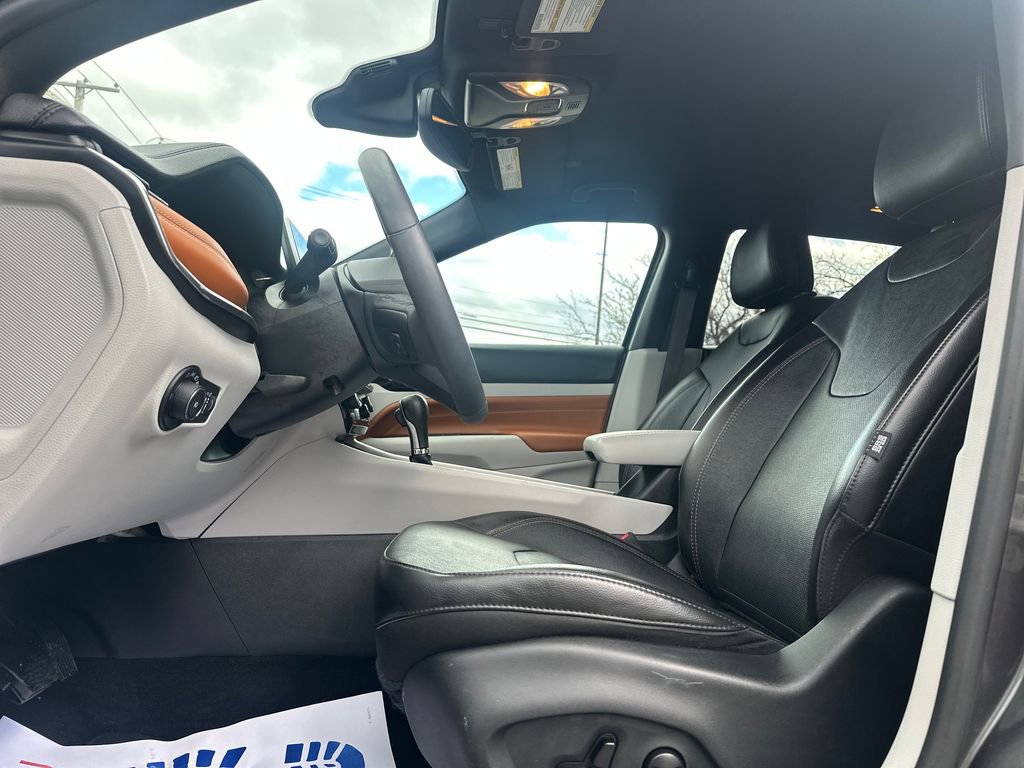 Used 2023 Jeep Compass Limited image 3