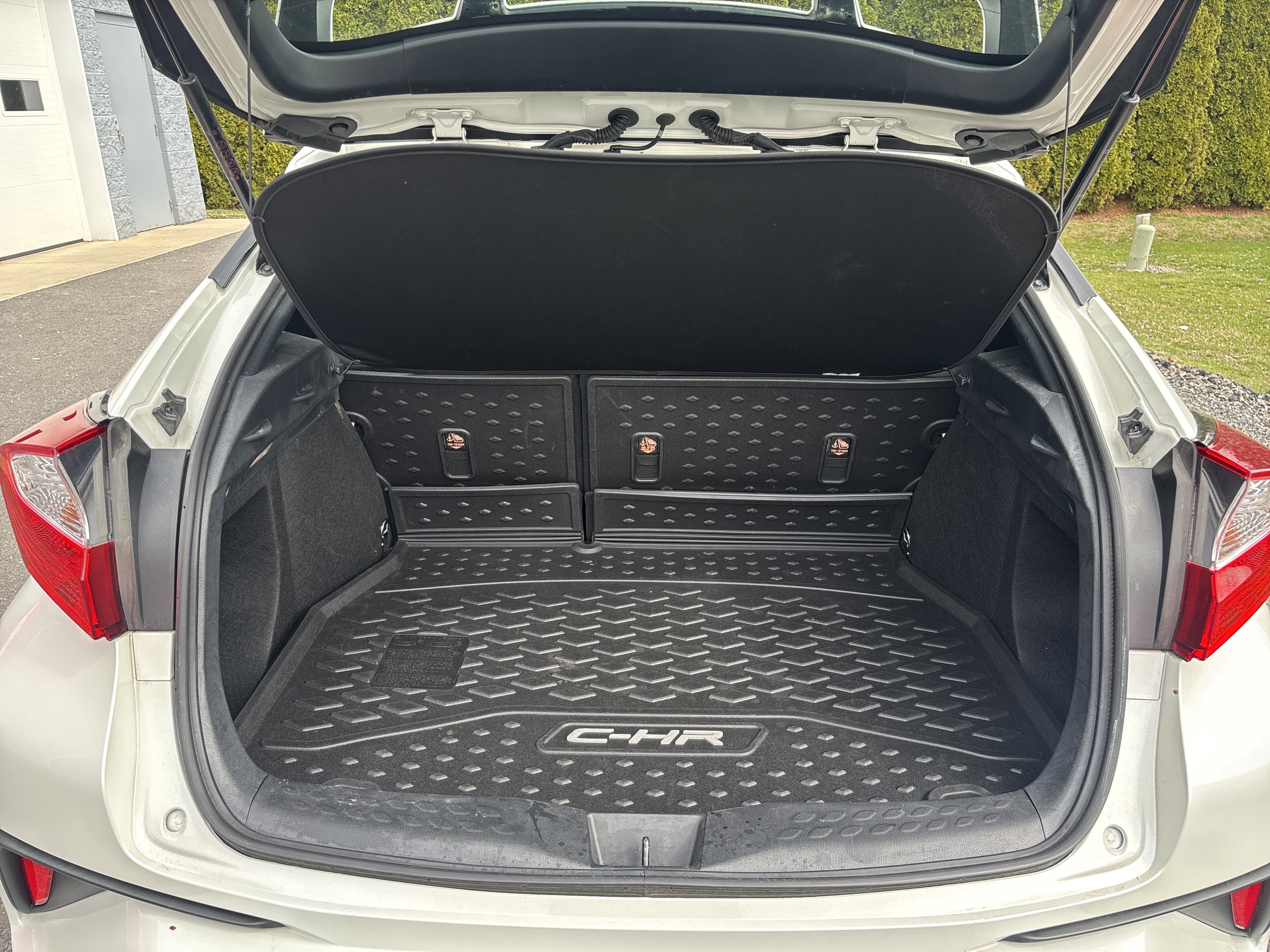 Used 2019 Toyota C-HR Limited image 5