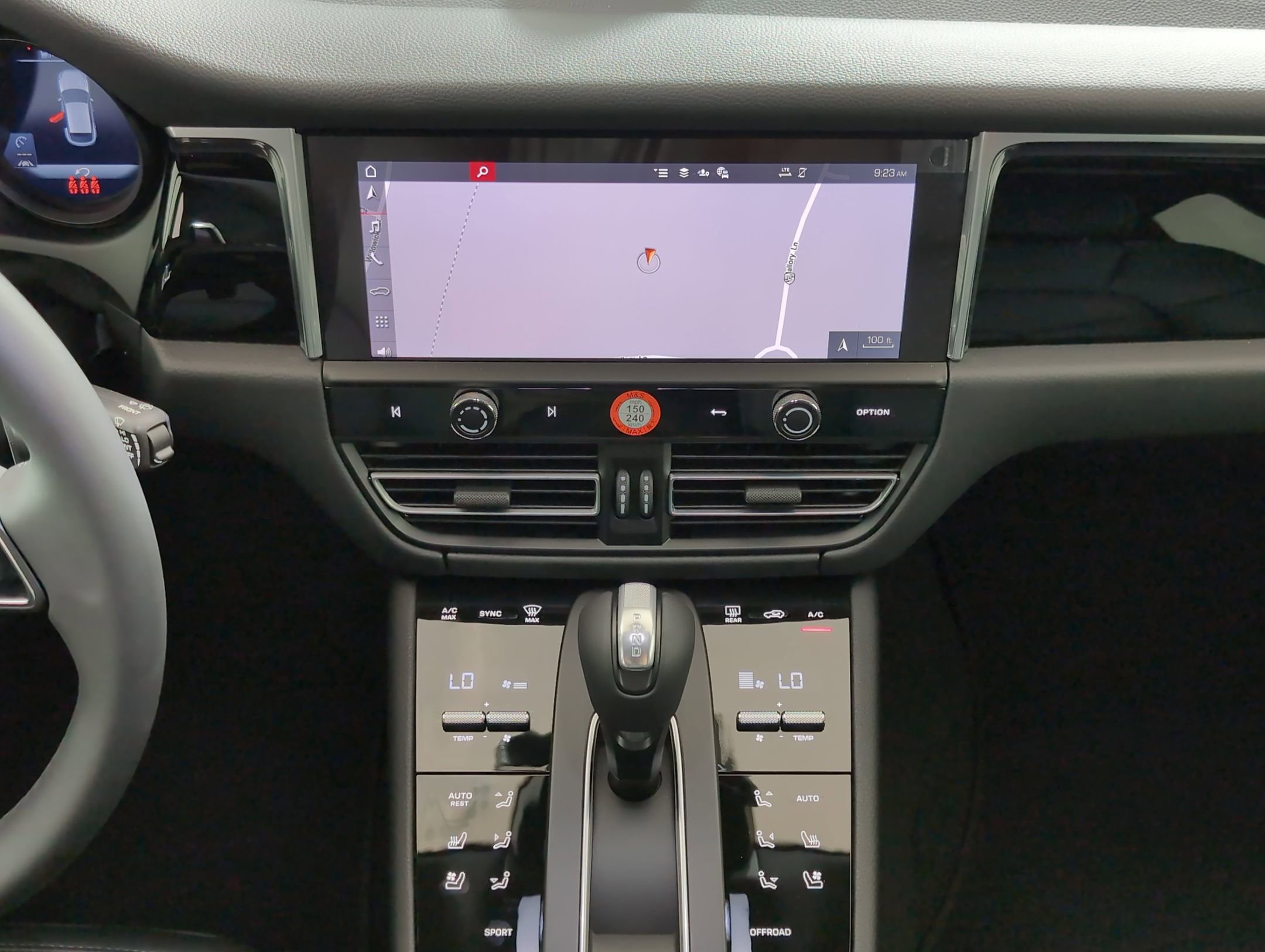 Used 2025 Porsche Macan image 31