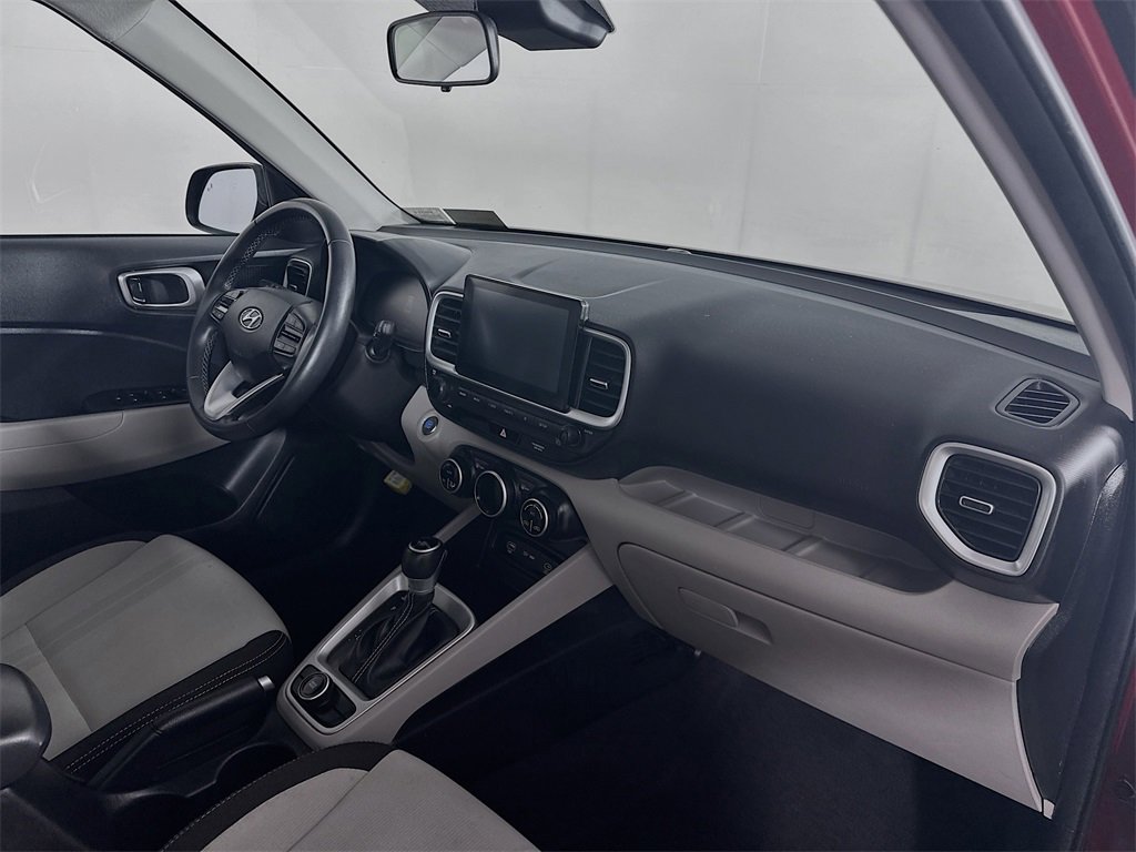 Used 2024 Hyundai Venue SEL image 29