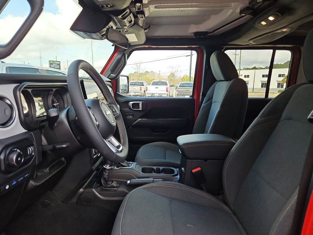 Used 2025 Jeep Wrangler Unlimited Sahara AWD/4WD image 22