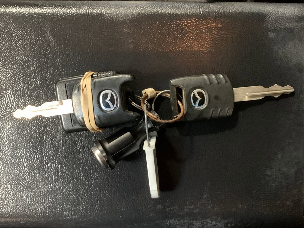 Used 2004 MAZDA B-Series Pickup SE w/ Convenience Pkg RWD image 12