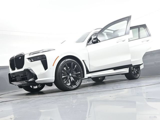 Used 2025 BMW X7 M60i AWD/4WD image 54