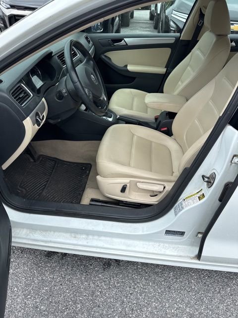 Used 2014 Volkswagen Jetta SE FWD image 2