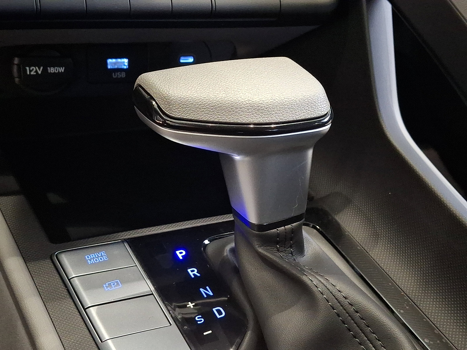 New 2026 Hyundai Elantra SE FWD image 8