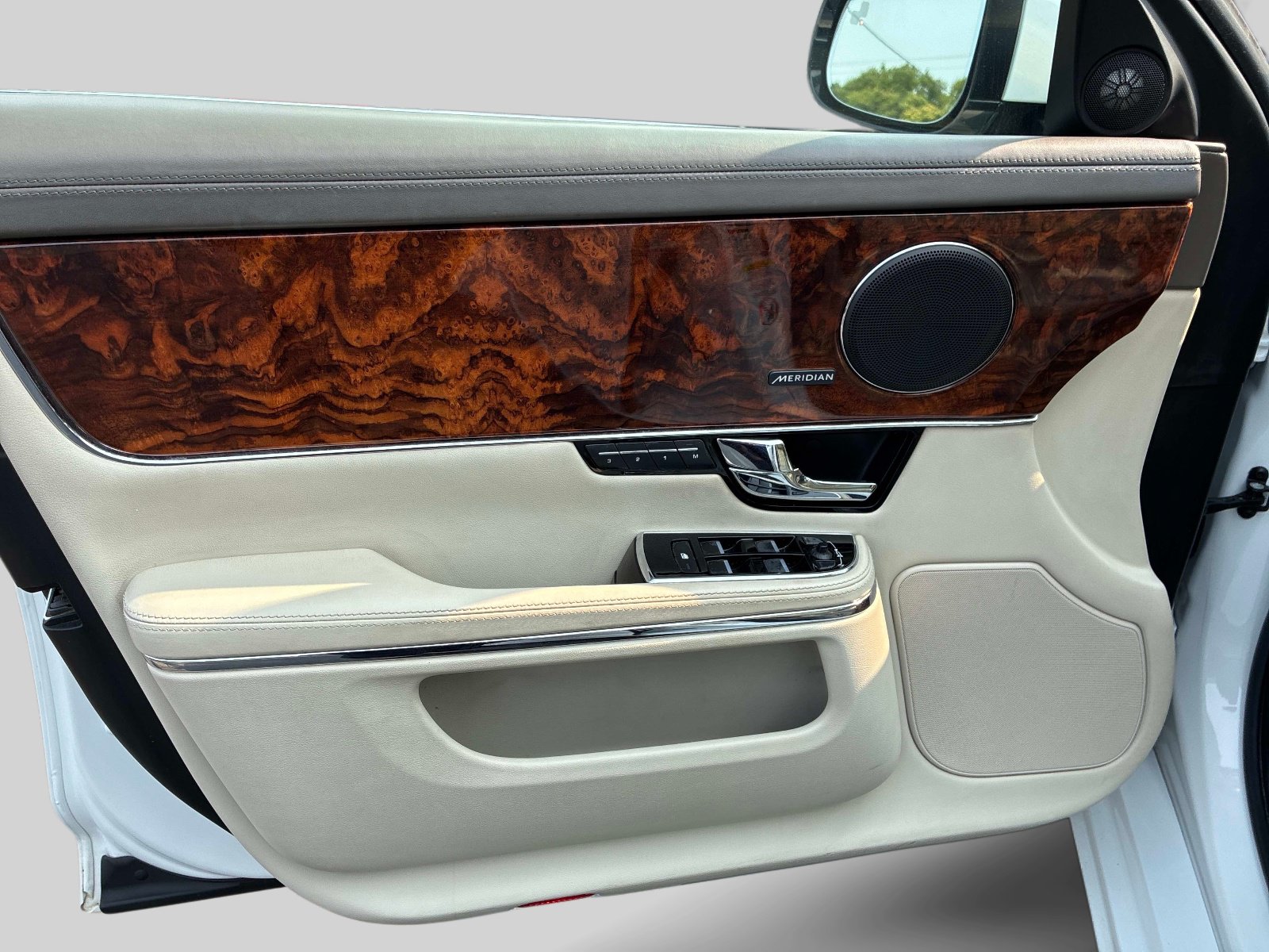 Used 2013 Jaguar XJ RWD image 22