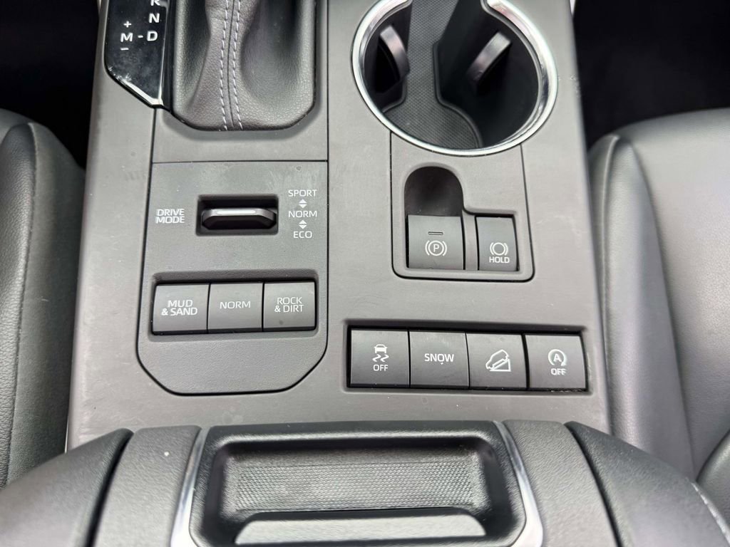 Used 2022 Toyota Highlander XLE AWD/4WD image 30