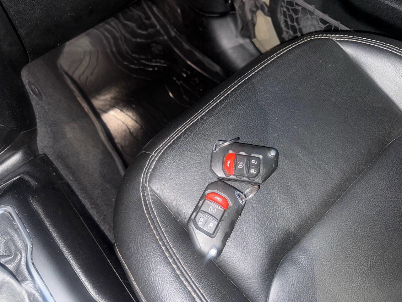 Used 2020 Jeep Gladiator Overland w/ Cold Weather Group AWD/4WD image 18