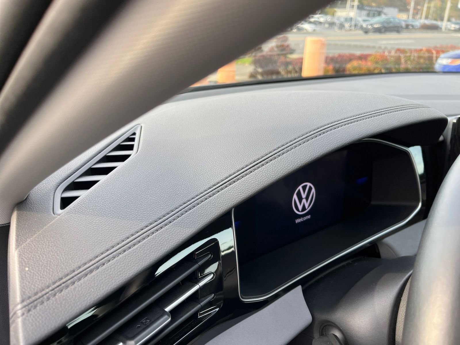 Used 2025 Volkswagen Jetta SE image 34