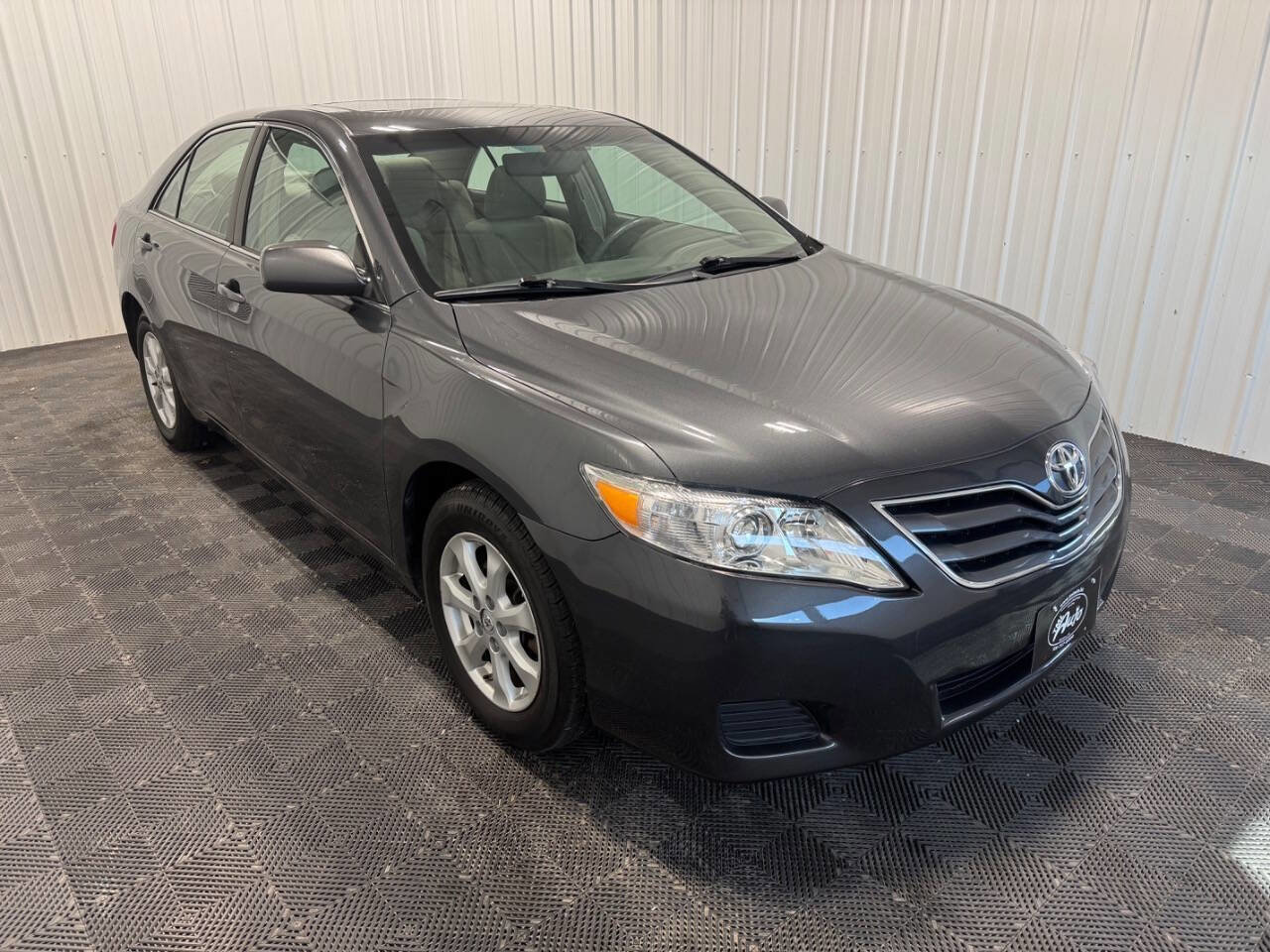 Used 2011 Toyota Camry LE w/ LE Extra-Value Pkg image 2