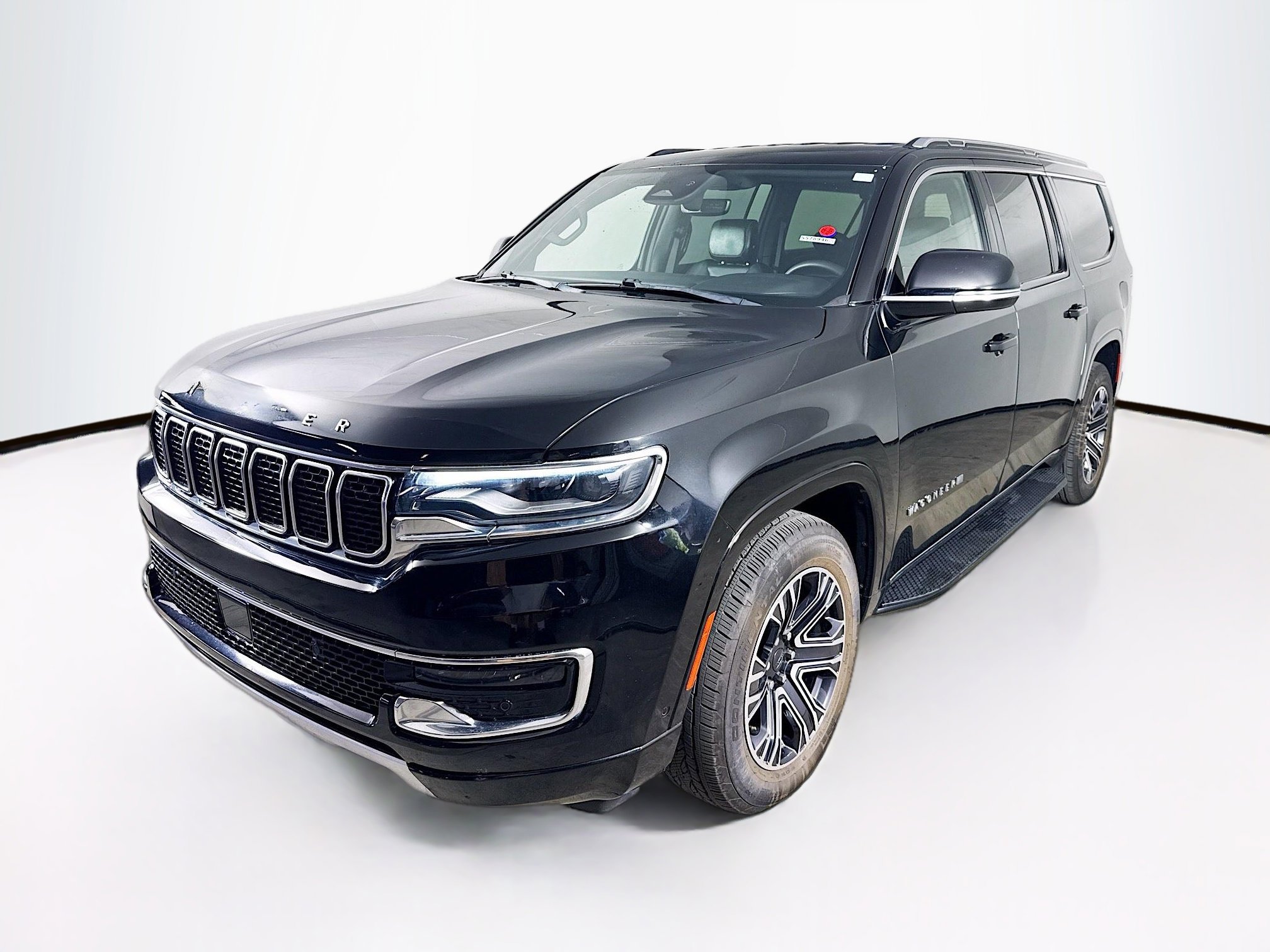 Used 2023 Jeep Wagoneer L Series II image 4