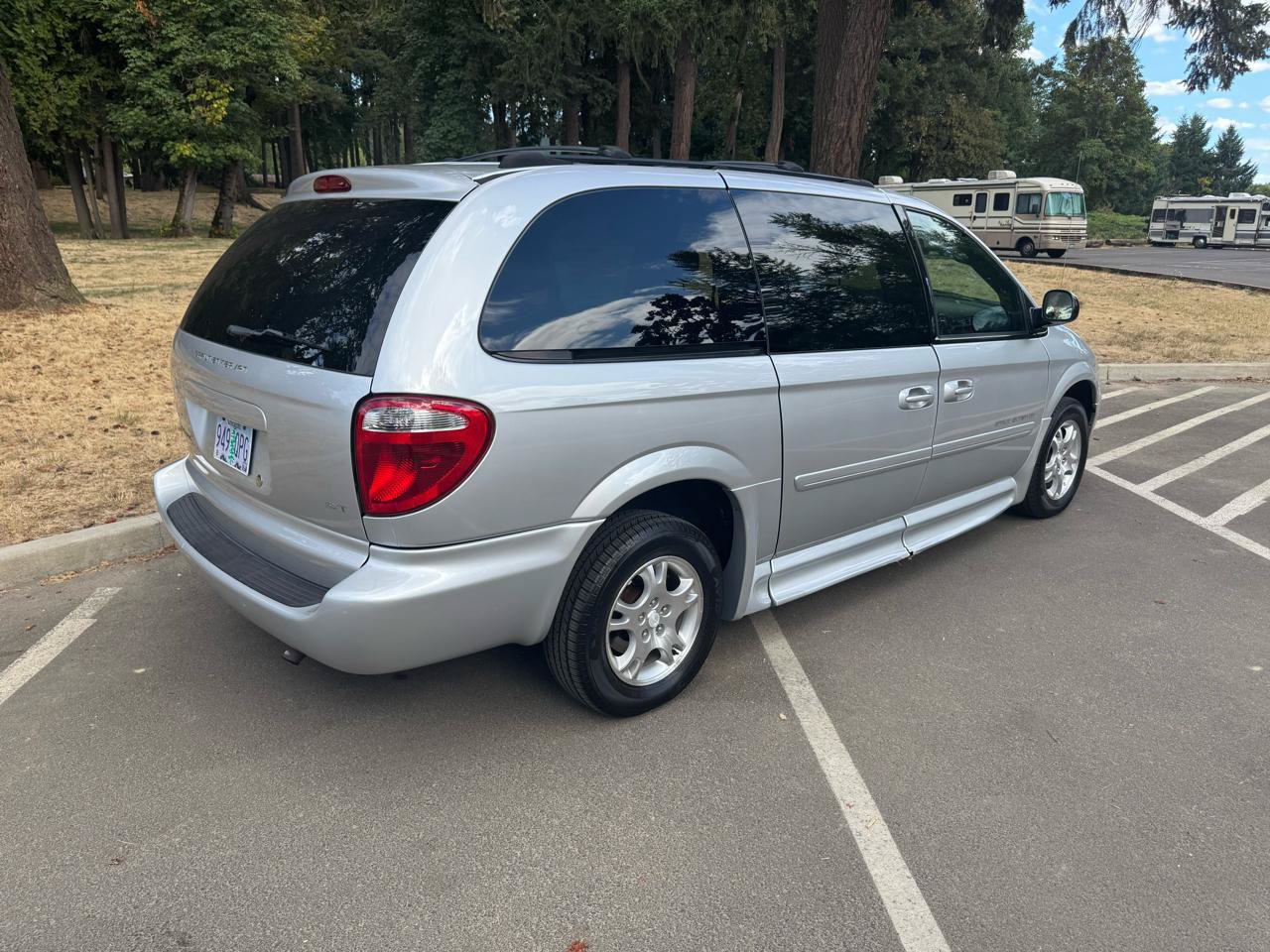 Used 2004 Dodge Grand Caravan SXT w/ Premium Group FWD image 14