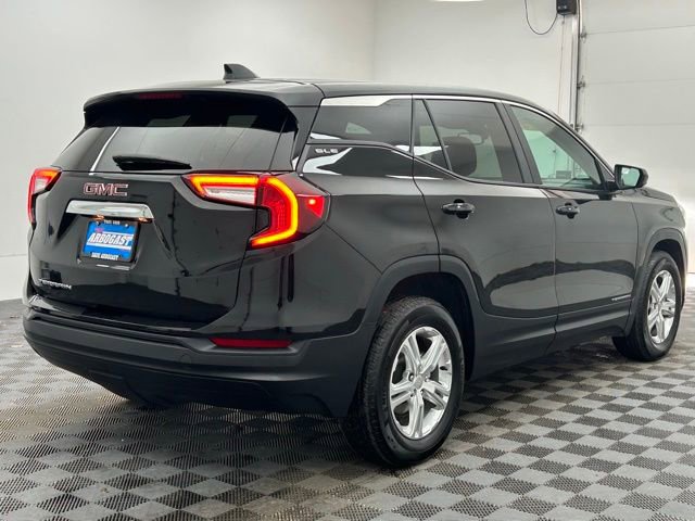 Used 2024 GMC Terrain SLE image 8