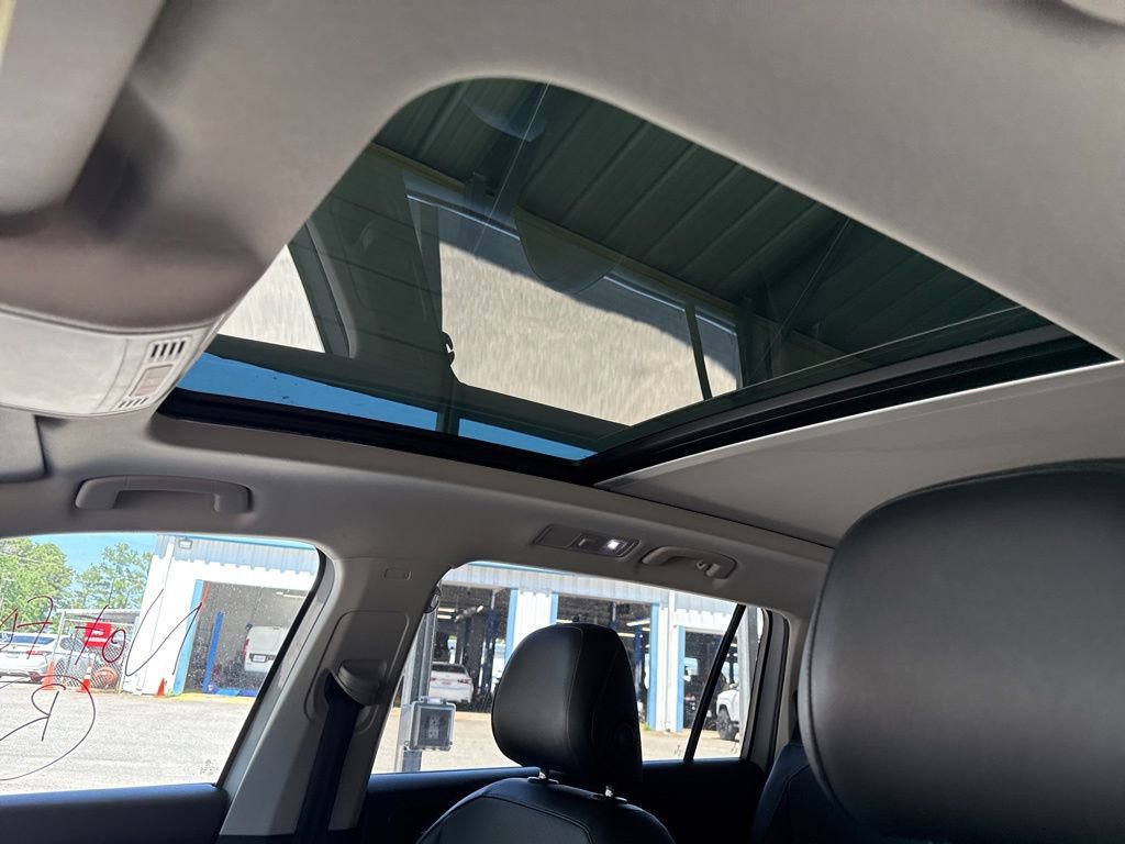 Used 2018 Volkswagen Tiguan SEL FWD image 18