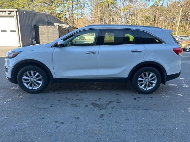 Used 2017 Kia Sorento LX w/ LX Convenience Package image 4