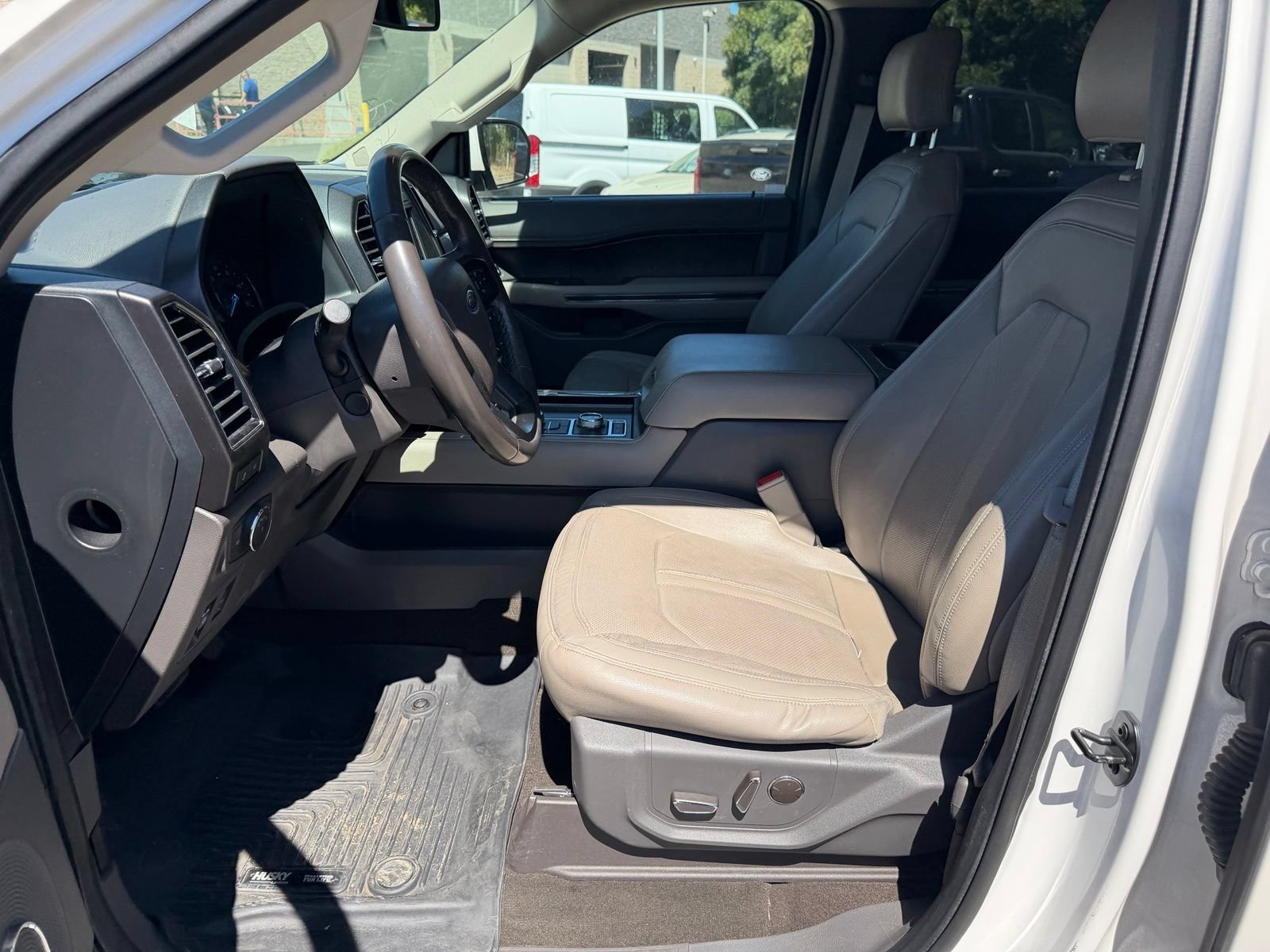 Certified 2019 Ford Expedition Limited w/ Special Edition Package AWD/4WD image 10